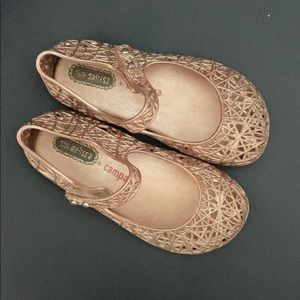 Rose gold mini Melissa’s. Size 8